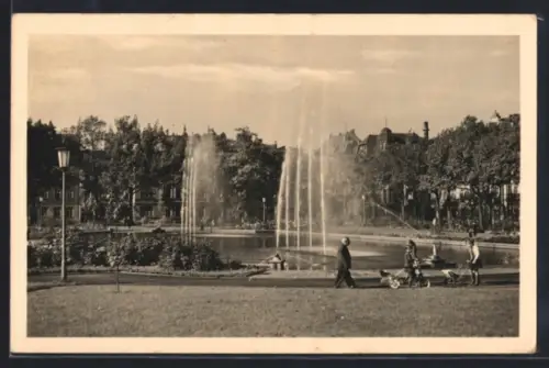 AK Cottbus, Schillerplatz, Springbrunnen, Parkanlage