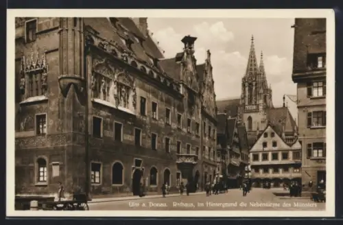 AK Ulm a. Donau, Rathaus, im Hintergrund die Nebentürme des Münsters