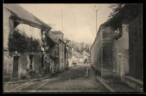 AK Hanneucourt, la Grand Rue dans l`ombre