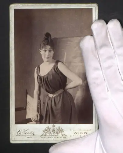 Fotografie Ch. Scolik, Wien, Piaristengasse 48, Schauspielerin Fr. Rehberger im Kostüm