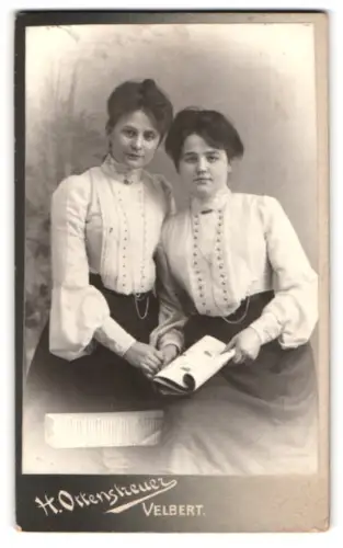 Fotografie H. Ottenstreuer, Velbert, Portrait der Schwestern Marie und Liesette