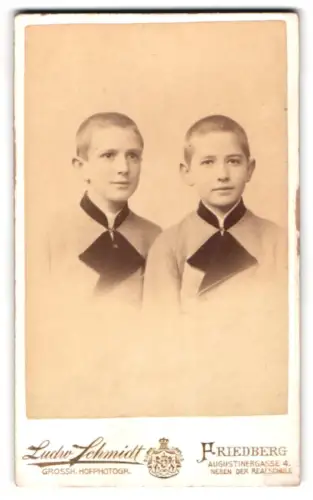 Fotografie Ludw. Schmidt, Friedberg, Augustinergasse 4, Portrait der Brüder Georg und Otto Damm