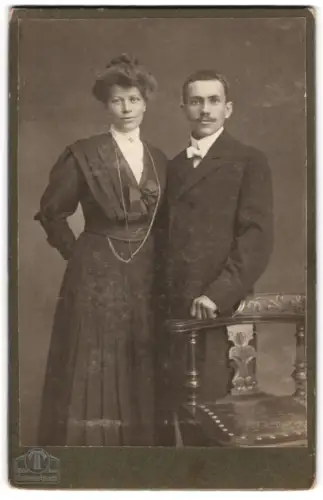 Fotografie Hermann Tietz, München, Bahnhofplatz, Ehepaar Herr und Frau Probst im Atelier