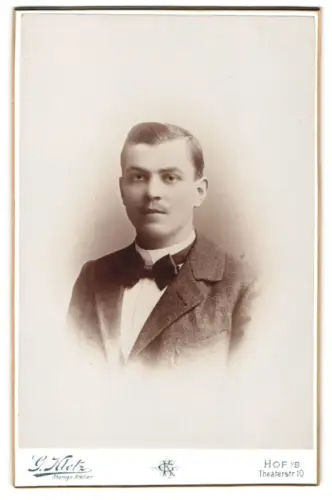 Fotografie C. Klotz, Hof i. B., Theaterstr. 10, Porträt Edmund mit Fliege