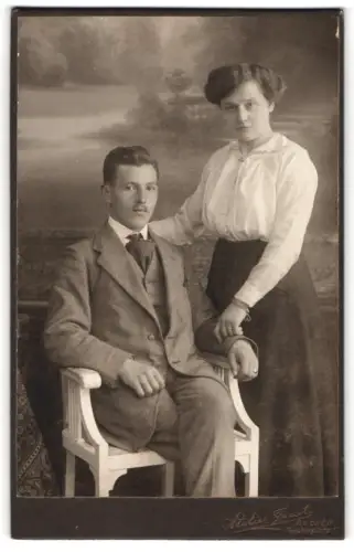 Fotografie Atelier Feist, Aachen, Theaterplatz 7, Ehepaar Selma Weinrich und ihr Mann Josef Probst 1914