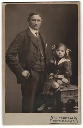 Fotografie Samson & Co., Würzburg, Marktplatz 15, Eduard Flach mit seiner Tochter Klara