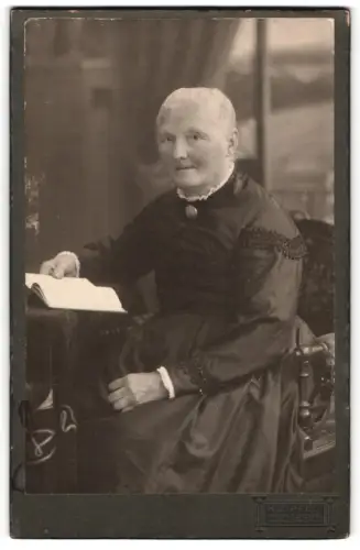 Fotografie Klüpfel, Würzburg, Schönbornstrasse, Johanna Dorothea Biener im Porträt 1920, geb. 1849, gest. 1928