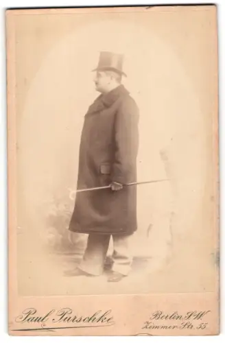 Fotografie Paul Purschke, Berlin, Zimmerstrasse 55, Max Hüster im Mantel und Zylinder 1898