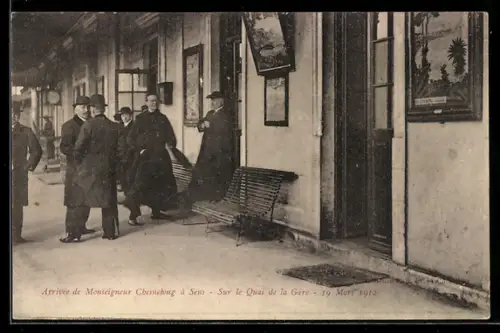AK Sens, Arrivée de Monseigneur Chesnelong sur le quai de la Gare, Mars 1912