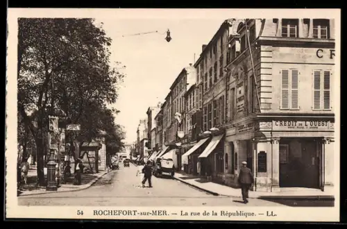 AK Rochefort-sur-Mer, La Rue de la Republique