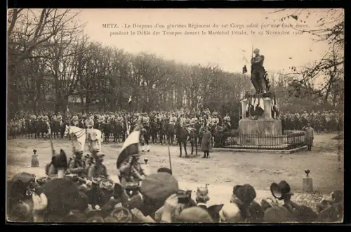 AK Metz, le drapeau d'un glorieux régiment du 20e corps salué par une foule émue pendant le défilé des troupes 1918