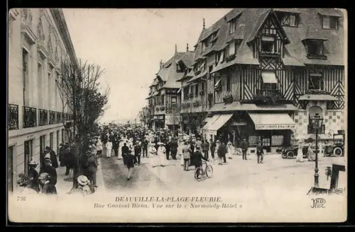 AK Deauville, la-Plage-Fleurie, Rue Gontaut Biron, Vue sur le Normandy-Hôtel