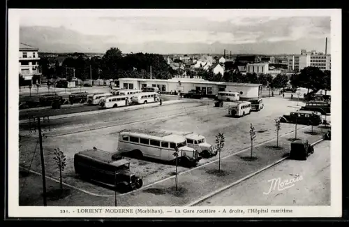 AK Lorient /Morbihan, La Gare routière, A droite l`Hôptial maritime