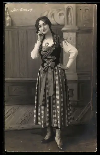AK Anni Edelweiss in Tracht