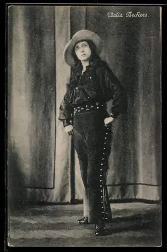AK Delia Beckers posiert