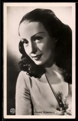 AK Schauspielerin Viviane Romance mit sinnlichem Blick