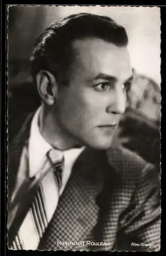 AK Schauspieler Raymond Rouleau in karierter Jacke mit Krawatte