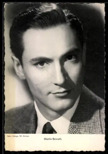 AK Schauspieler Martin Benrath im karierten Sakko