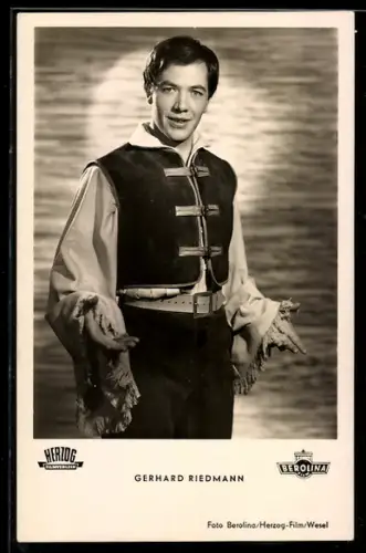 AK Schauspieler Gerhard Riedmann in einem Filmkostüm