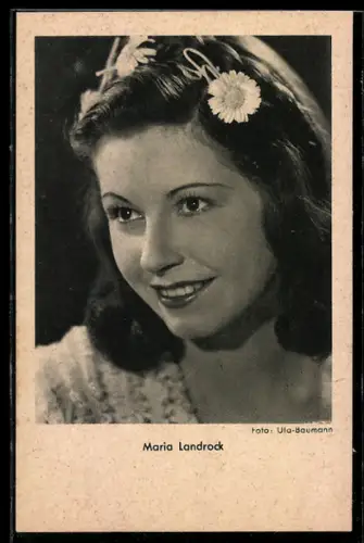 AK Schauspielerin Maria Landrock mit hübschen Blumenhaarspangen