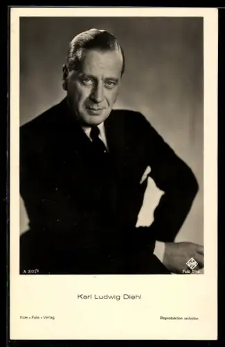 AK Schauspieler Karl Ludwig Diehl charmant im eleganten Anzug