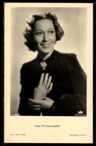 AK Portrait Heli Finkenzeller mit schwarzer Bluse