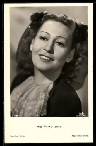 AK Schauspielerin Heli Finkenzeller mit verträumtem Blick