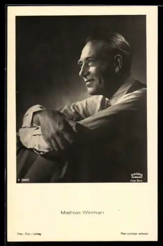 AK Schauspieler Mathias Wiemann sitzend porträtiert