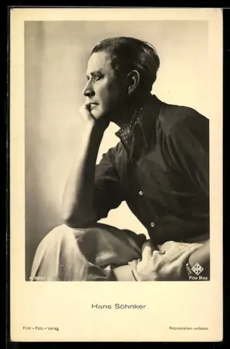 AK Schauspieler Hans Söhnker in nachdenklicher Haltung