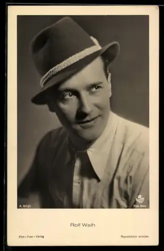 AK Schauspieler Rolf Weih mit Hut zur Seite schauend