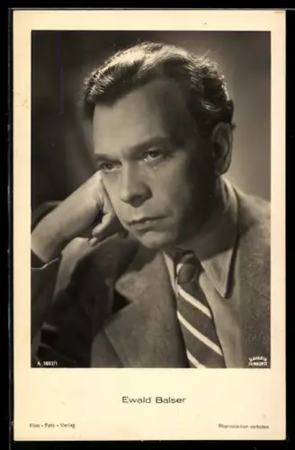 AK Schauspieler Ewald Balser mit Anzug und Krawatte