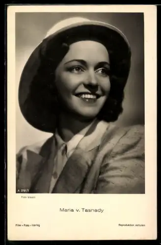 AK Schauspielerin Maria von Tasnady mit tollen Hut sur Seite lächelnd