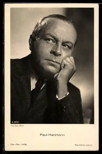 AK Schauspieler Paul Hartmann mit Anzug und Krawatte