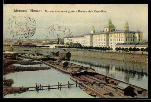 AK Moskau, Blick auf das Waisenhaus vom gegenüberliegenden Ufer der Moskva aus