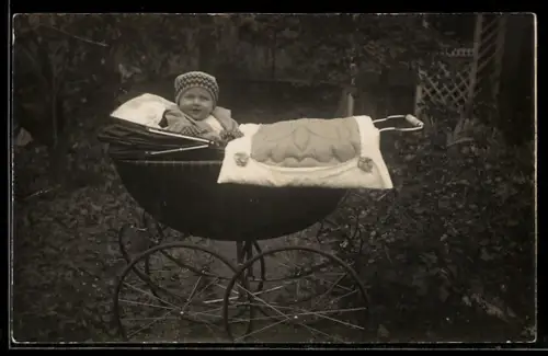 Foto-AK Kleinkind im Kinderwagen