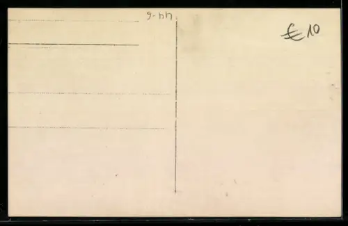 Foto-AK Kleinkind mit Rassel im Kinderwagen