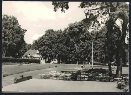 AK Bad Saarow-Pieskow, Erich-Weinert-Platz, Freilichtbühne, Parkanlage