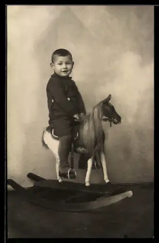 Foto-AK Gerhard Verter auf einem Schaukelpferd 1928