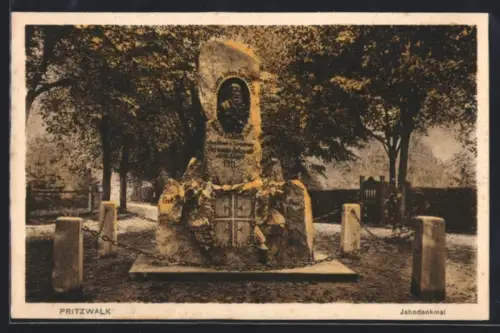 AK Pritzwalk, Jahndenkmal mit Strasse