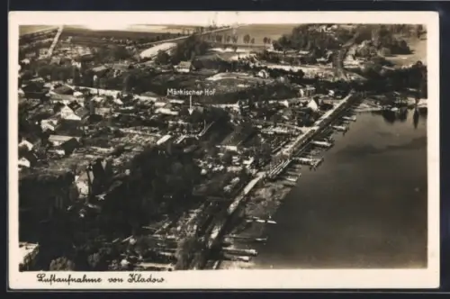 AK Berlin-Kladow, Ortsansicht mit Gaststätten-Seglerheim Märkischer Hof u. Uferpromenade, Fliegeraufnahme