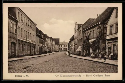 AK Belzig, Grosse Wiesenburgerstrasse mit Hotel Goldener Stern
