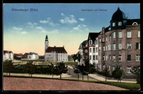 AK Wittenberge / Elbe, Blick auf Kaiserplatz mit Rathaus