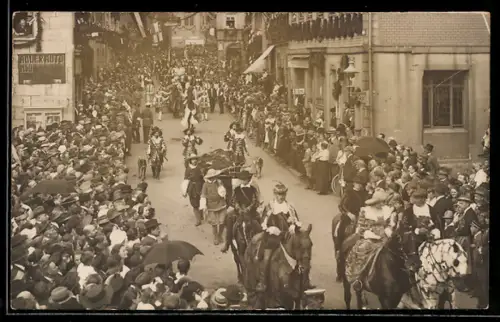 Foto-AK Coburg, Einweihung der Veste Coburg 1924, Festzug mit historischen Uniformen
