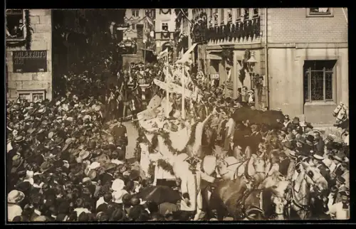 Foto-AK Coburg, Einweihung der Veste Coburg 1924, Festzug mit grossem Modell-Segelschiff Bavaria