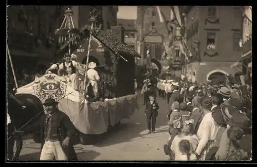 Foto-AK Coburg, Einweihung der Veste Coburg 1924, Festzug, Haus der Bäcker-Innung 1648-1924