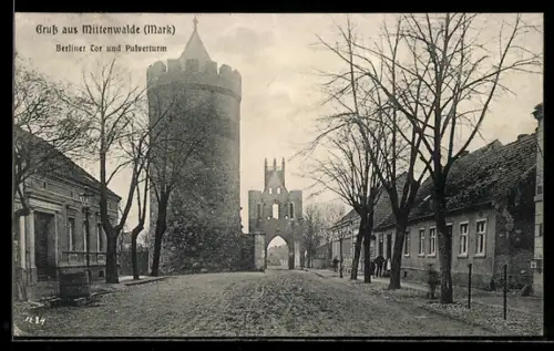 AK Mittenwalde /Mark, Berliner Tor und Pulverturm
