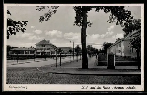 AK Oranienburg, Hans-Schemm-Schule mit Strassenpartie