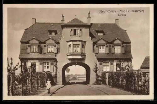 AK Neu-Rössen /Leunawerke, Strasse Torweg