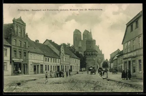 AK Prenzlau, Neustadt mit Pulverturm, Uckerm. Museum und St. Marienkirche