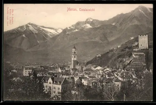 AK Meran, Vista totale con montagne sullo sfondo e edifici storici in primo piano